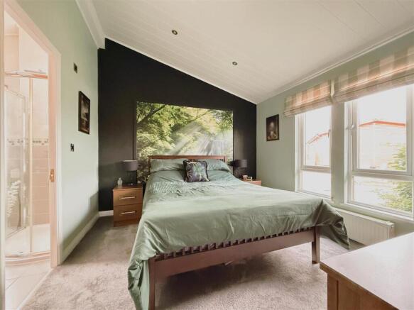3 bed Park Home for sale Image 7