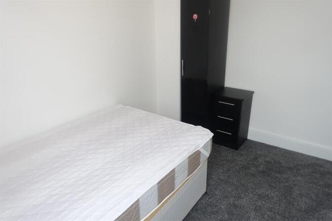3 bed Private Halls to rent Image 6