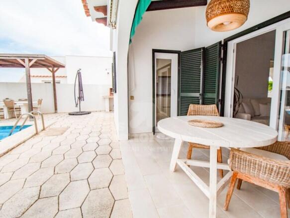 Villa with license and pool in Cala'n Porter