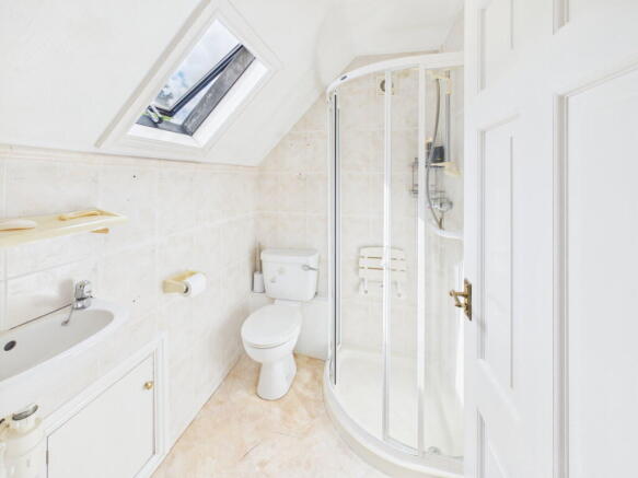4 bed Detached for sale Image 10