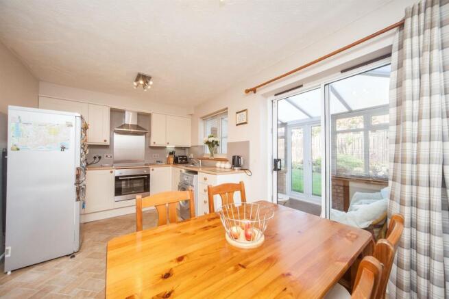 Kitchen/ Dining Room