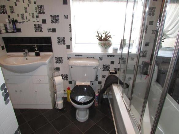 HobsonSt75bath1.JPG