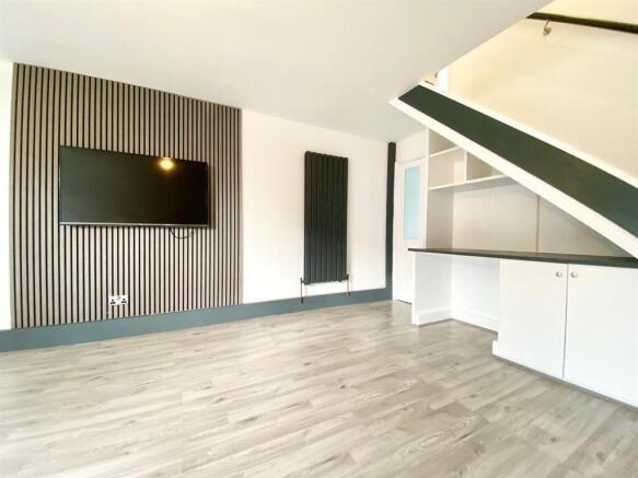 Lounge 3.jpg