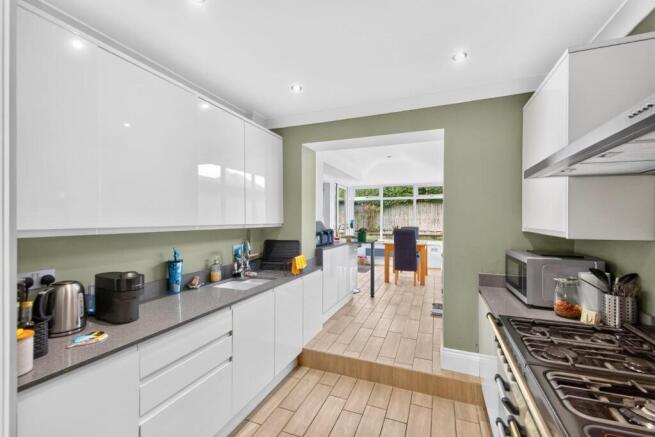 4 bed Semi-Detached for sale Image 5