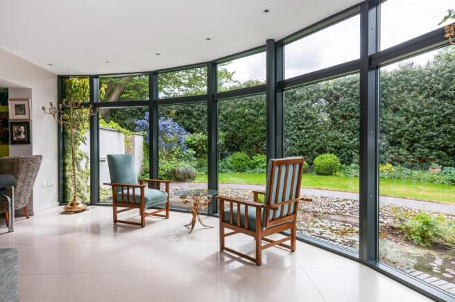 5 bed Detached for sale Image 6