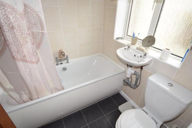 GROUND FLOOR BATH...