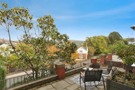 Lanelay Crescent, Pontypridd
