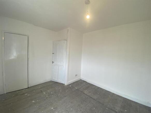 4 bed Semi-Detached to rent Image 12