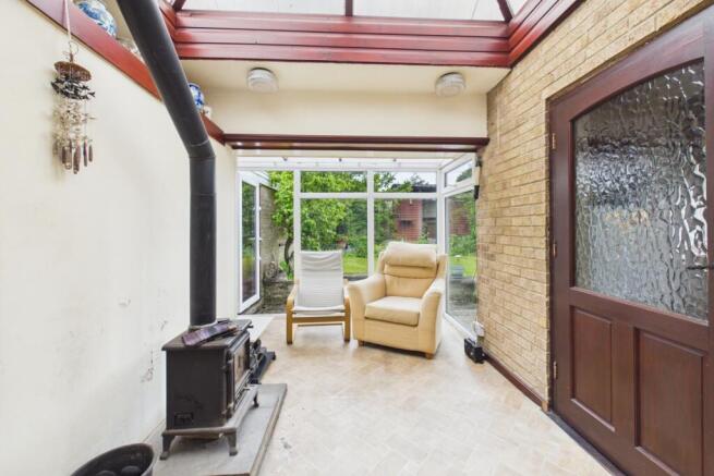 5 bed Detached for sale Image 8