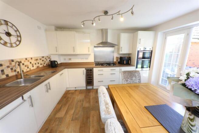 OPEN PLAN DINING KITCHEN