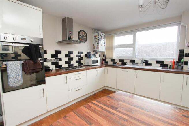 kitchen2.jpg