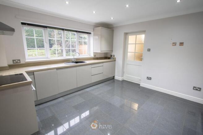 4 bed Detached for sale Image 5