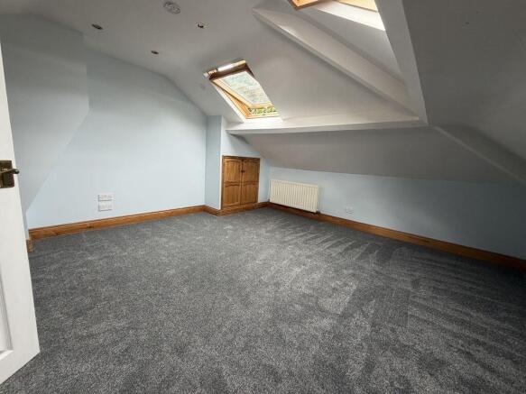 3 bed Semi-Detached Bungalow to rent Image 12