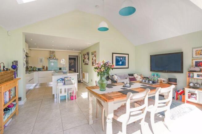 Kitchen / Dini...
