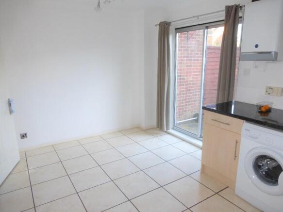 KITCHEN / DINING