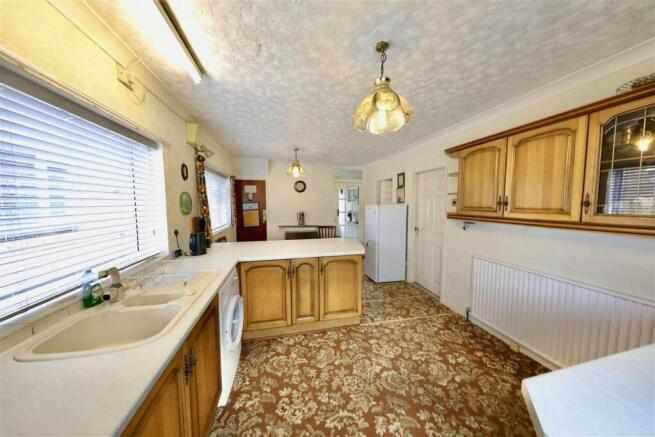 2 bed Semi-Detached Bungalow for sale Image 4