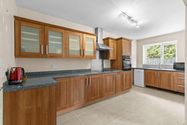 4 bed Semi-Detached for sale Image 6