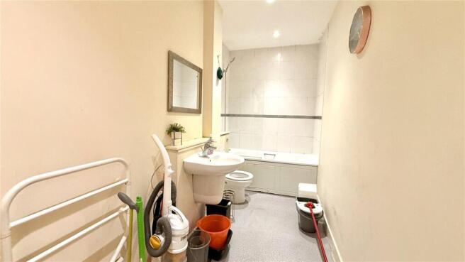 1 bed Apartment to rent Image 4
