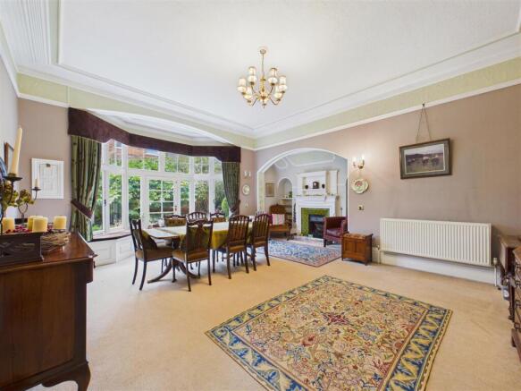5 bed Semi-Detached for sale Image 4