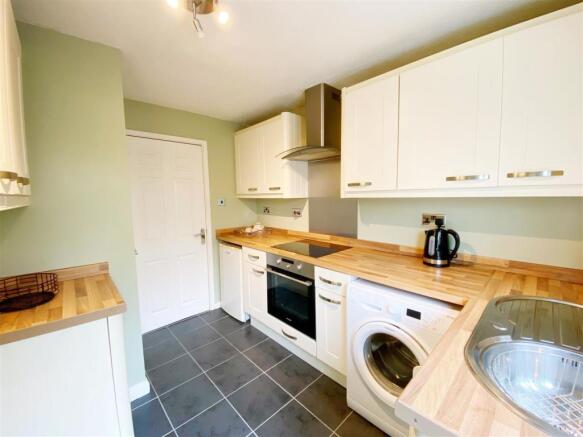 Kitchen 2.jpg