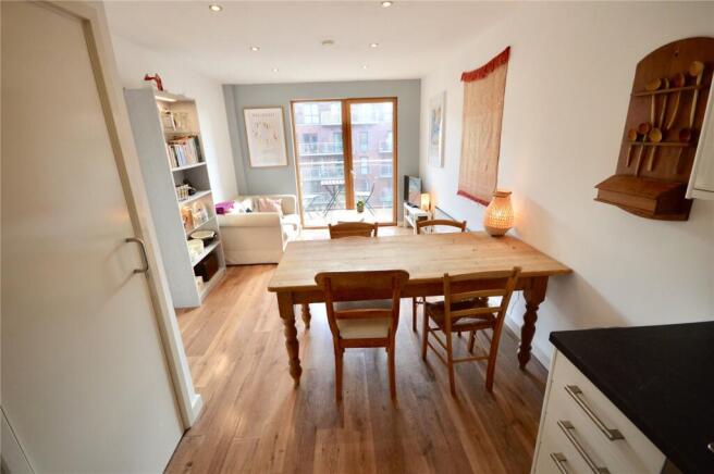 2 bed Flat to rent Image 5
