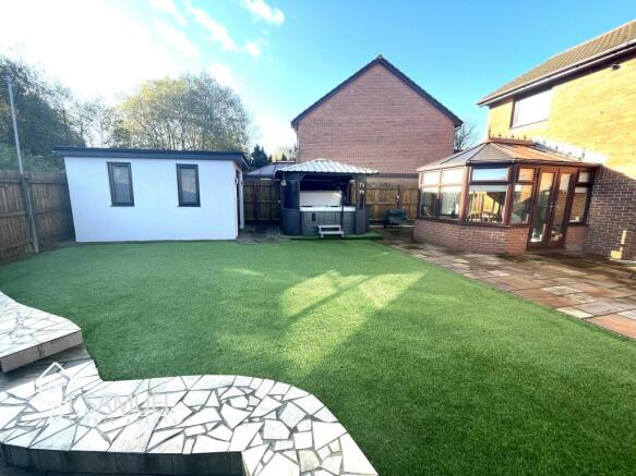Rear garden 10.JPG