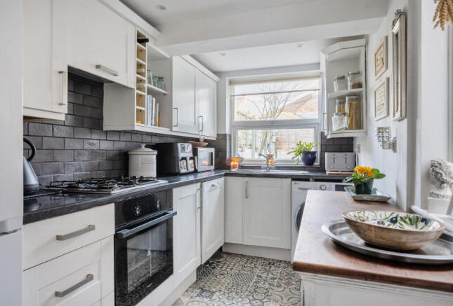 1409516-12-698358...