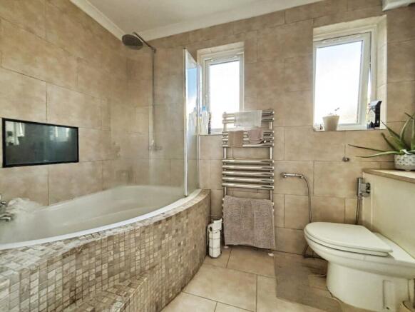 Tollgate Road, London, E16 photo 4