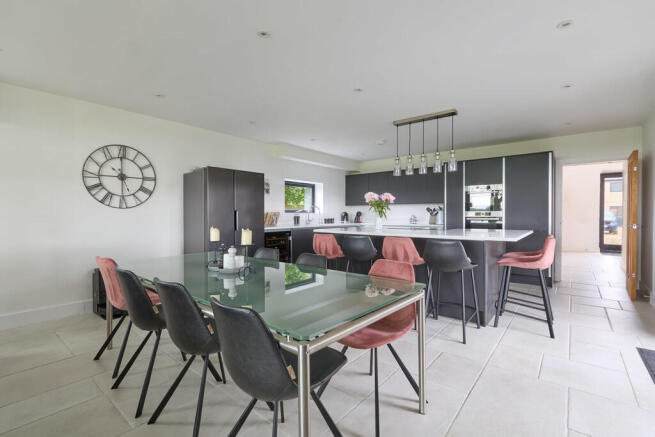 7 Hill Farm View ...