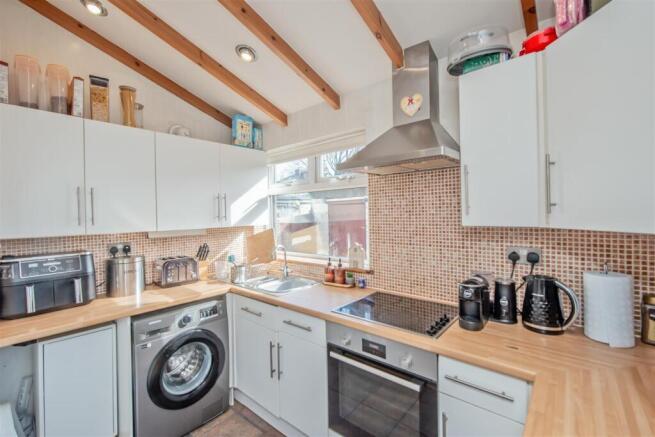Dining room / Fitted Kitchen: