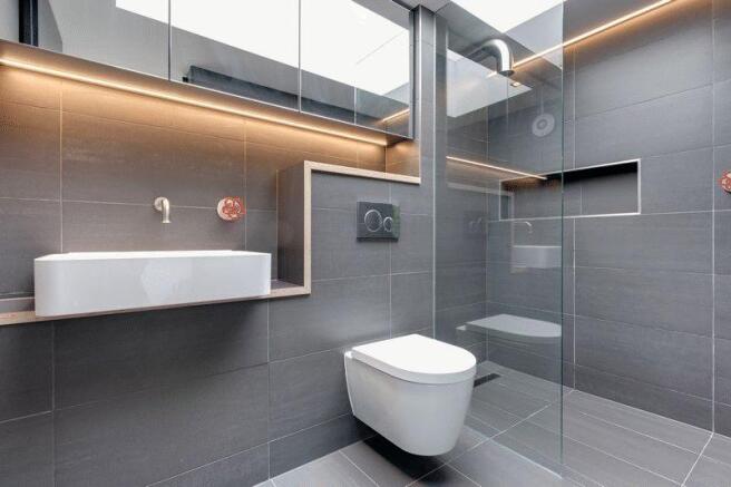 En-suite to ma...