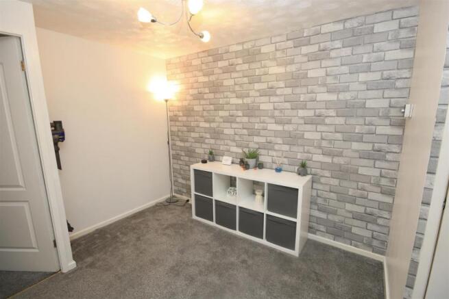'L' SHAPED OPEN PLAN LIVING./ DINING ROOM