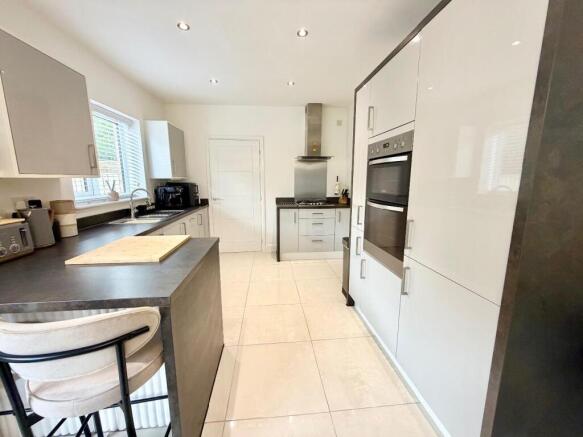 4 bed Detached for sale Image 6