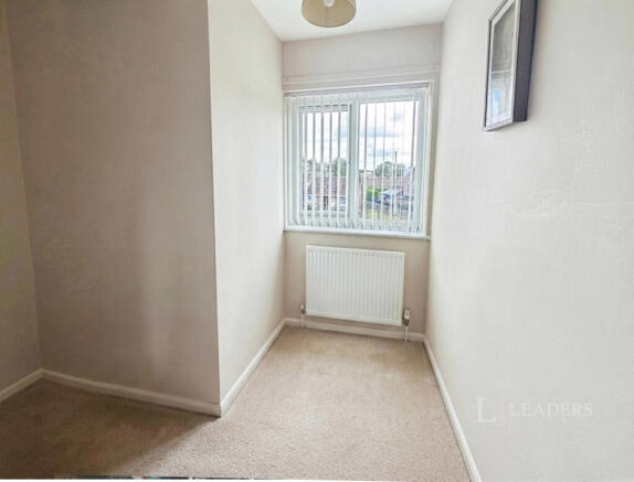 3 bed Flat to rent Image 12