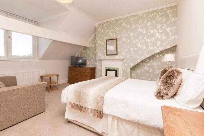 BEDROOM 5