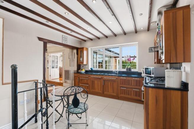 5 bed Detached for sale Image 11