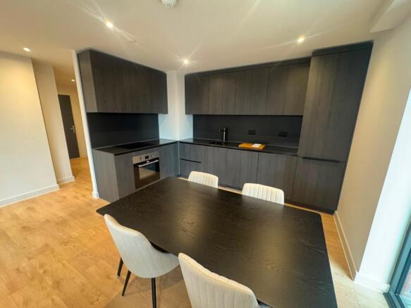 Kitchen & Dining