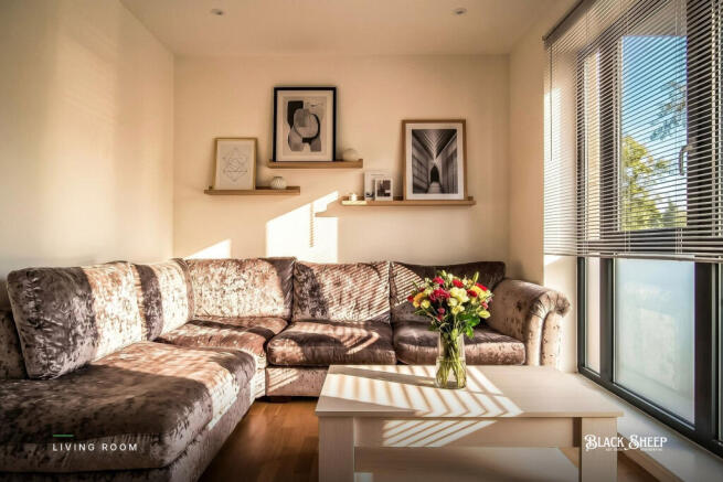 BSR_LowerMeadClose_RM_06_LivingRoom
