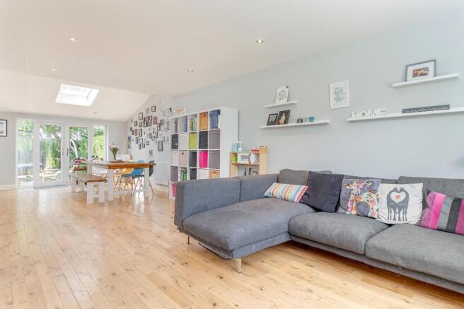 3 bed Semi-Detached for sale Image 4