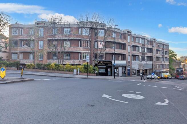 Flat 22 Selwyn Court, Blackheath Village, London, SE3 9SZ