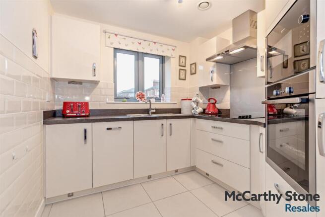 2 bed Apartment for sale Image 4