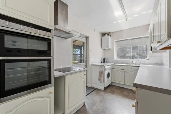 Kitchen 2.jpg