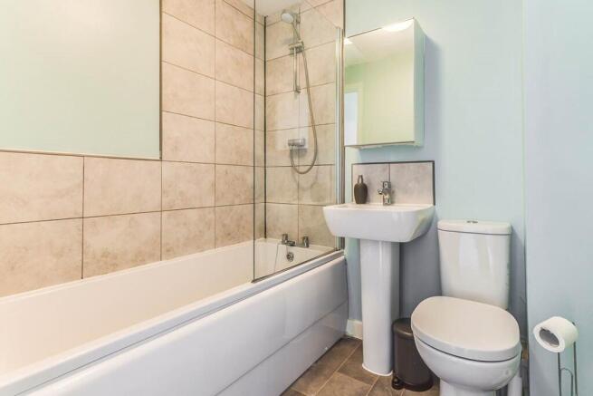 2 bed Terraced to rent Image 6