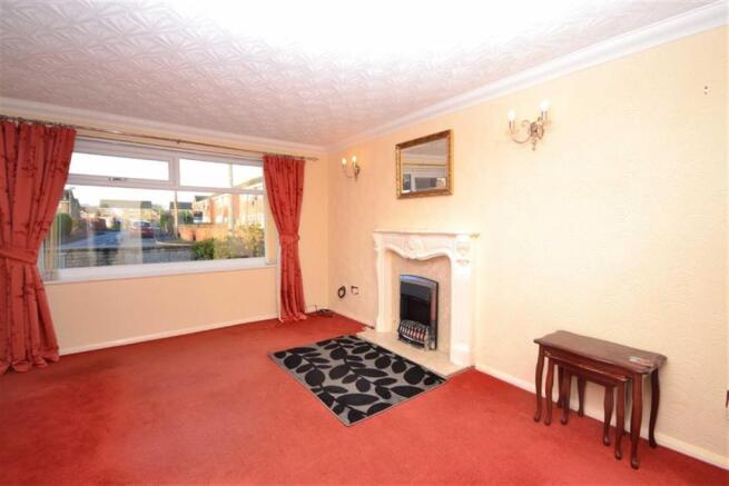 OPEN PLAN LOUNGE