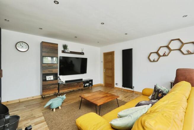 4 bed Bungalow for sale Image 4