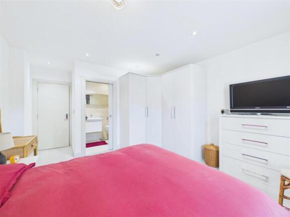 2 bed Apartment for sale Image 10