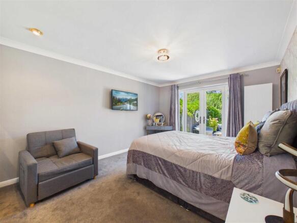 3 bed Semi-Detached Bungalow for sale Image 11