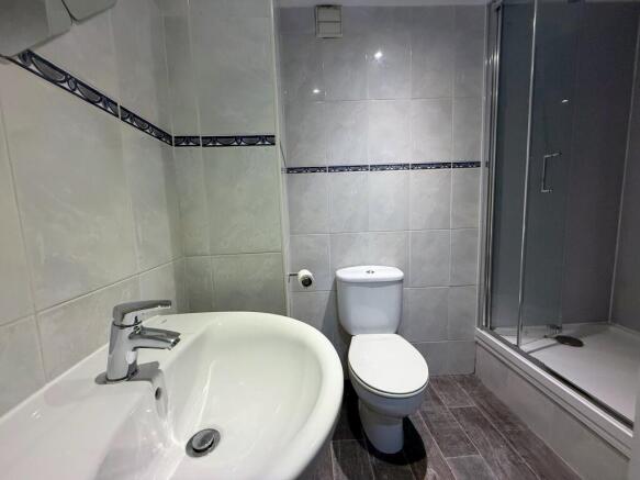 2 bed Apartment to rent Image 4