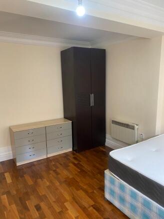 2 bed Apartment to rent Image 11