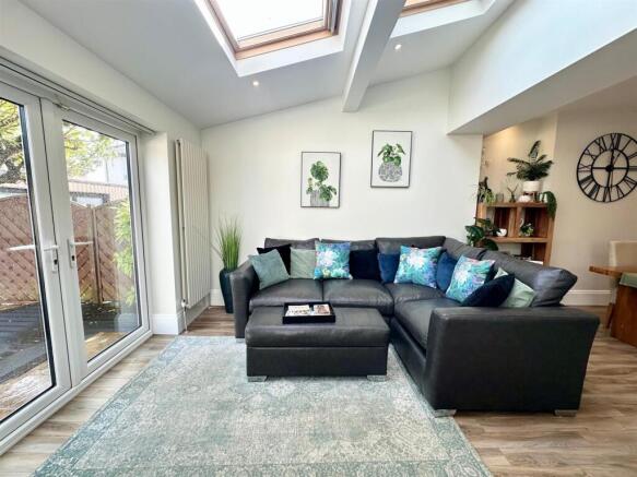 3 bed Semi-Detached for sale Image 10